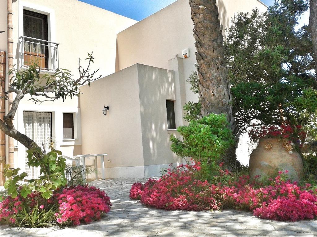 Casolare Nelle Saline Bed & Breakfast Torre Nubia Екстериор снимка