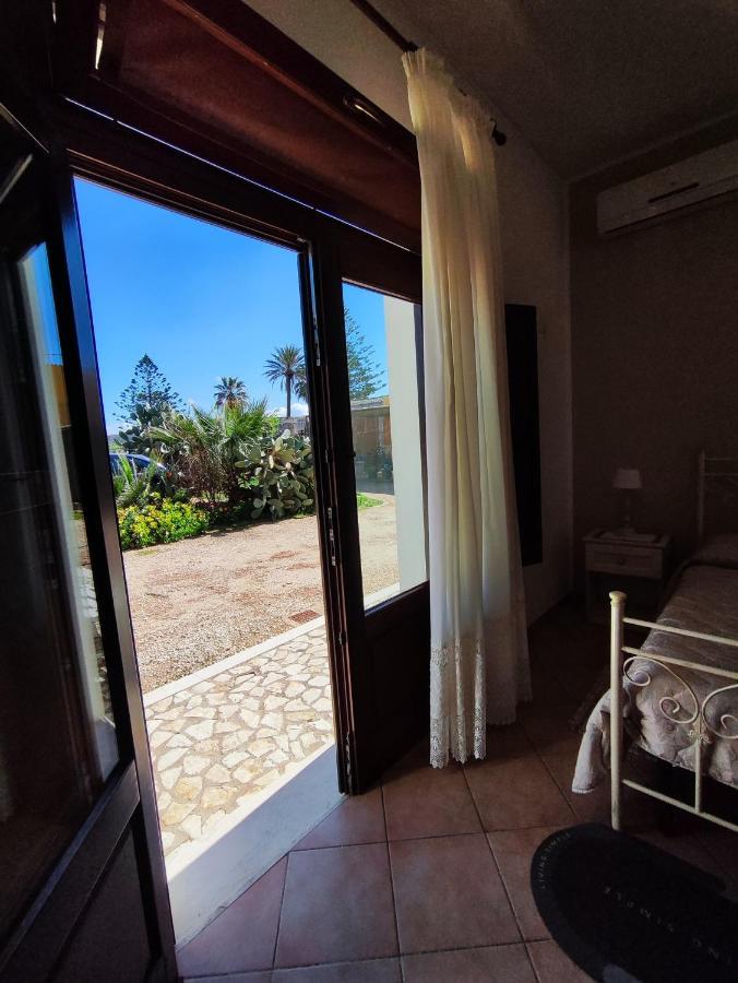Casolare Nelle Saline Bed & Breakfast Torre Nubia Екстериор снимка