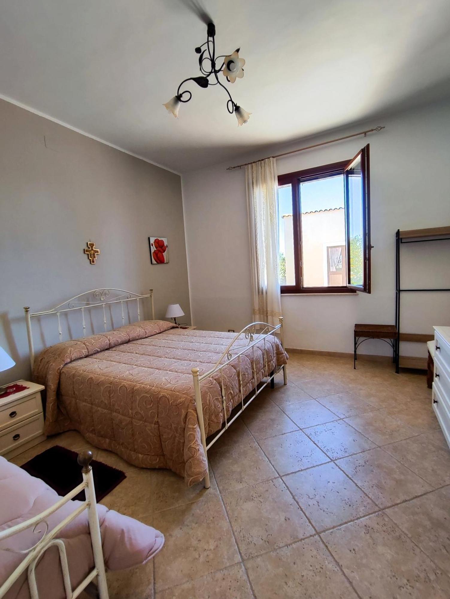Casolare Nelle Saline Bed & Breakfast Torre Nubia Екстериор снимка