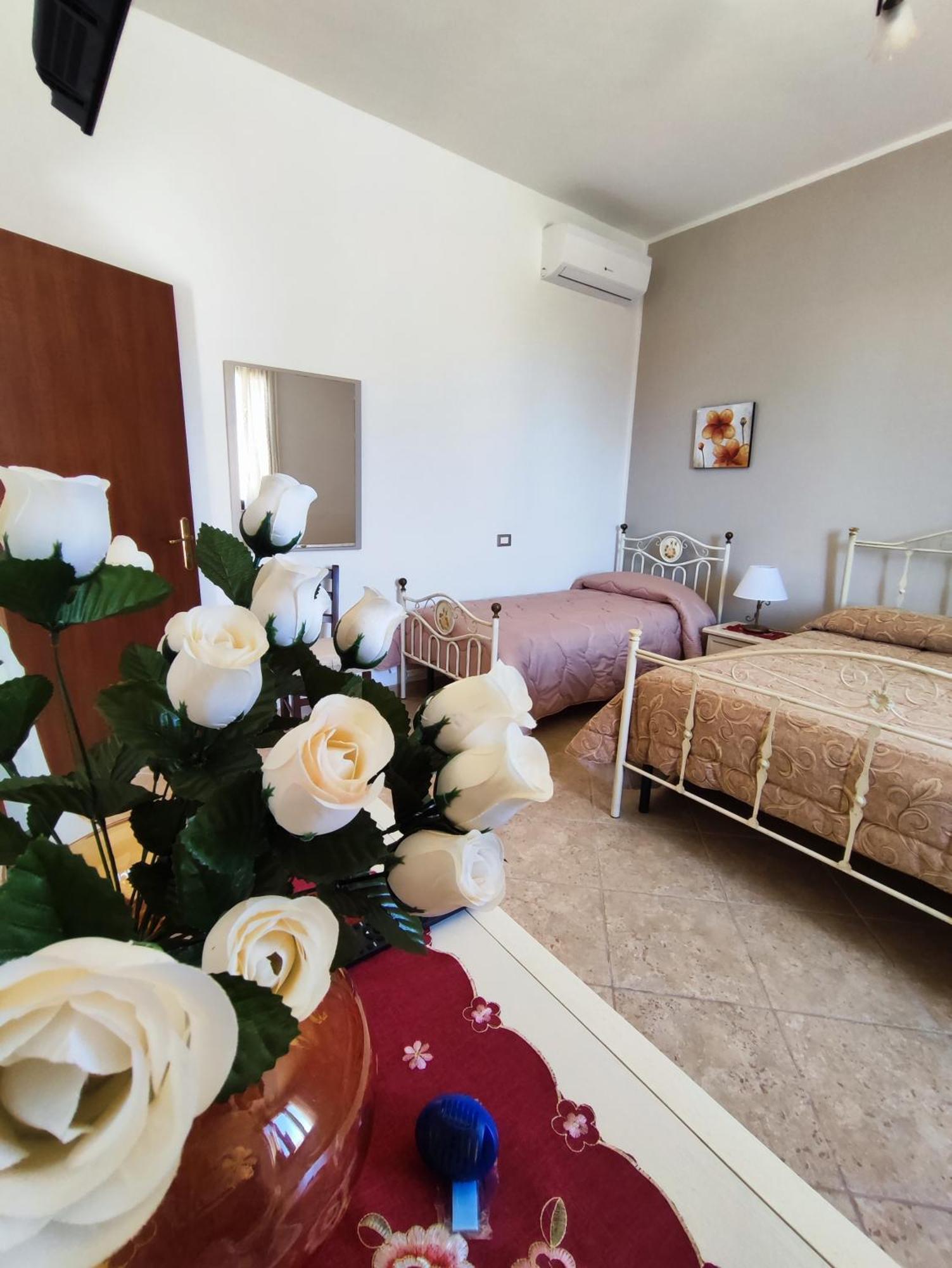 Casolare Nelle Saline Bed & Breakfast Torre Nubia Екстериор снимка
