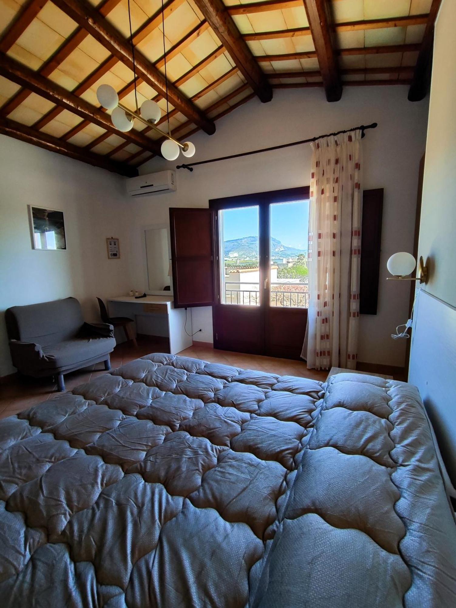 Casolare Nelle Saline Bed & Breakfast Torre Nubia Екстериор снимка